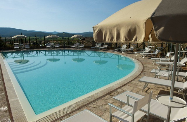 Bonito apartamento para 5 personas con A/C, piscina, TV, vista panorámica y aparcamiento
