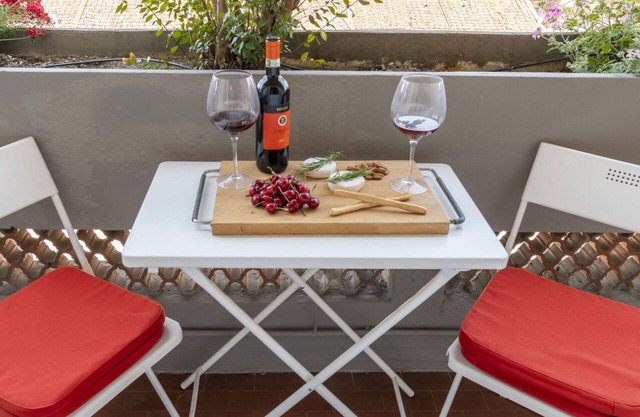 Acogedor apartamento para 5 personas con A/C, WIFI, TV, terraza, vista panorámica y aparcamiento