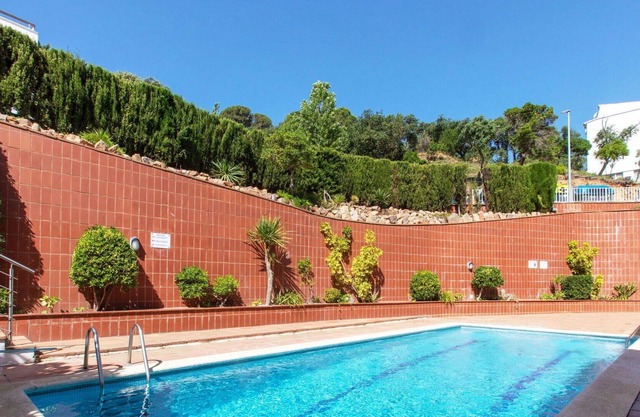 Acogedor apartamento para 6 personas con piscina, WIFI, TV, terraza y aparcamiento