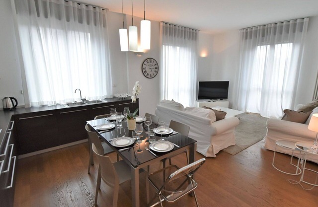 Bonito apartamento para 6 personas con WIFI, A/C, TV, balcón y aparcamiento