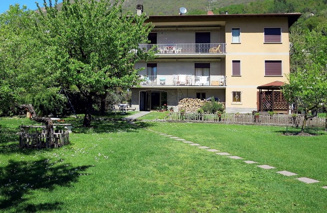 Bonito apartamento para 6 personas con WIFI, TV, patio, mascotas permitida y aparcamiento