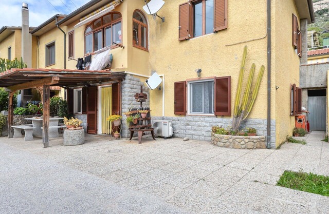 Hermoso apartamento para 6 personas con A/C, WIFI, TV, terraza, mascotas permitida y aparcamiento