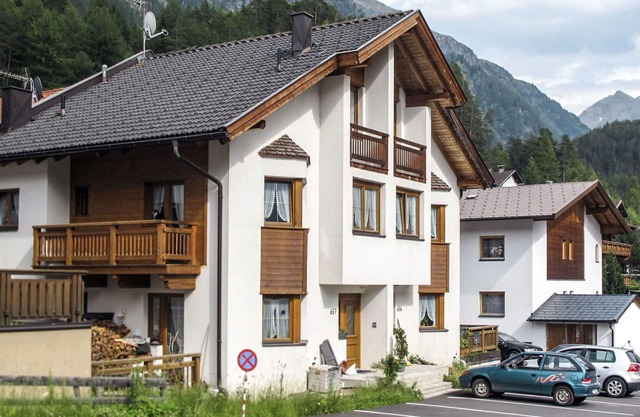 Cosy apartment for 6 people with WIFI, TV, terrace, pets allowed and parking
