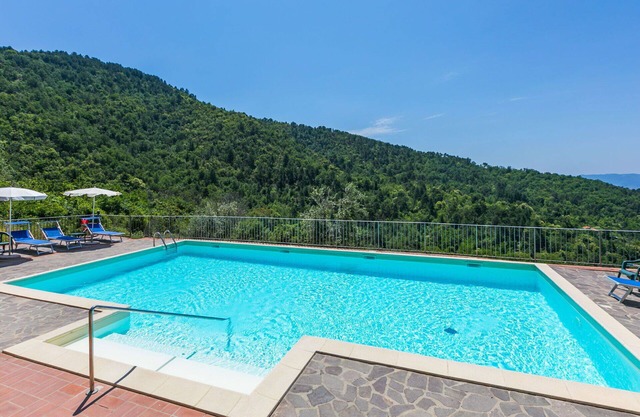 Bonito apartamento para 7 personas con WIFI, piscina, TV, vista panorámica y aparcamiento