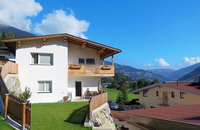 Acogedor apartamento para 8 personas con WIFI, TV, terraza y aparcamiento