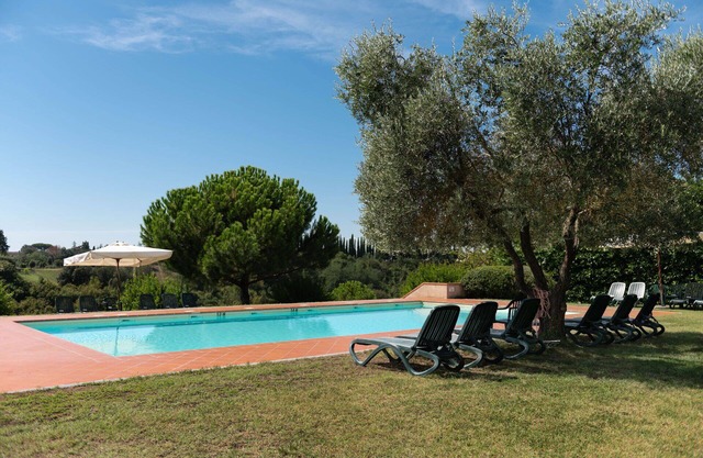 Acogedor apartamento para 8 personas con WIFI, jacuzzi, piscina, mascotas permitida y aparcamiento