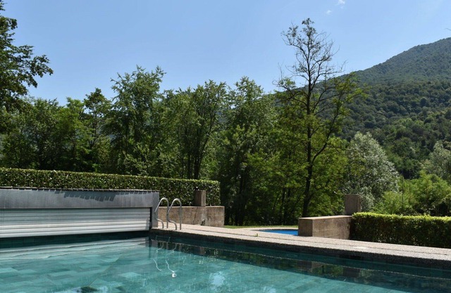 Hermoso apartamento con WIFI, piscina, TV, balcón, mascotas permitida y aparcamiento