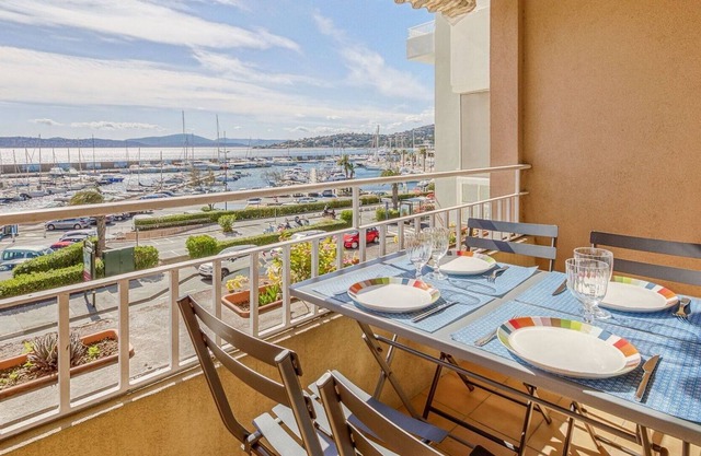 Cosy apartment for 4 guests with WIFI, TV, terrace, pets allowed and parking