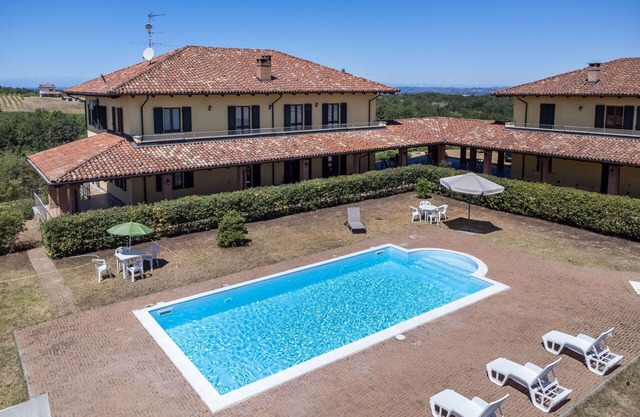 Hermoso apartamento con piscina, WIFI, TV, balcón, mascotas permitida y aparcamiento
