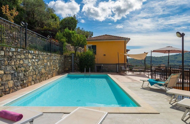 Bonito apartamento para 6 personas con piscina, WIFI, TV, patio, vista panorámica y aparcamiento