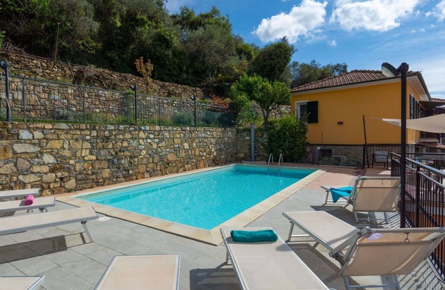 Precioso apartamento con WIFI, piscina privada, TV, patio, vista panorámica y aparcamiento