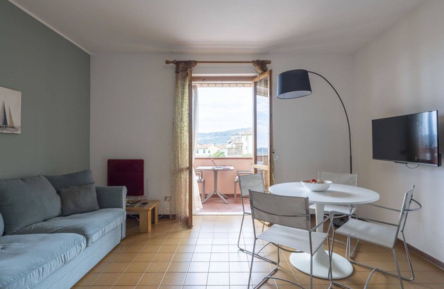 Acogedor apartamento para 4 personas con WIFI, TV, balcón, mascotas permitida y aparcamiento