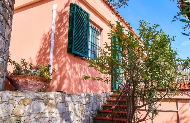 Hermoso apartamento para 4 personas con WIFI, A/C, TV, terraza y aparcamiento