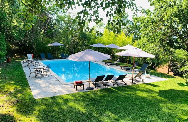 Hermoso apartamento en villa para 6 personas con A/C, WIFI, piscina, TV, patio y aparcamiento