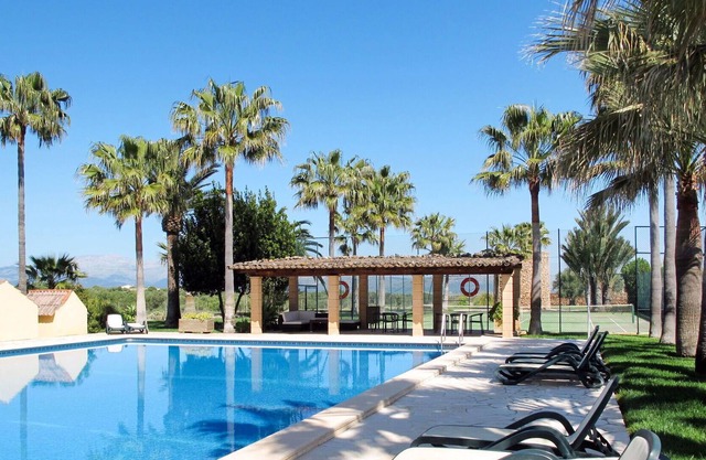 Cosy apartment in villa for 2 guests with WIFI, A/C, pool, TV, patio and parking