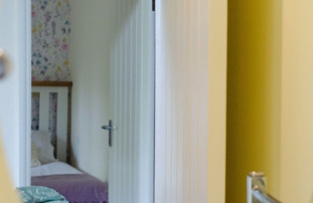 Precioso apartamento en villa para 4 personas con WIFI, TV, patio, mascotas permitida y aparcamiento