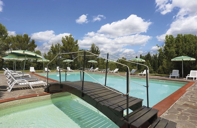 Bonito apartamento en villa con piscina, WIFI, terraza, mascotas permitida y aparcamiento