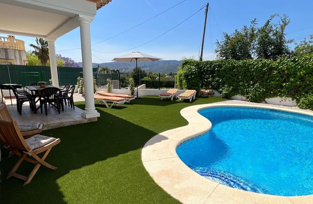 Cosy apartment in villa for 6 guests with WIFI, private pool, TV, terrace, pets allowed and park...