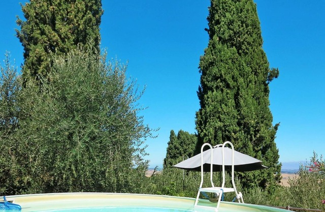Cosy apartment in villa with pool, WIFI, TV, terrace, pets allowed, panoramic view and parking