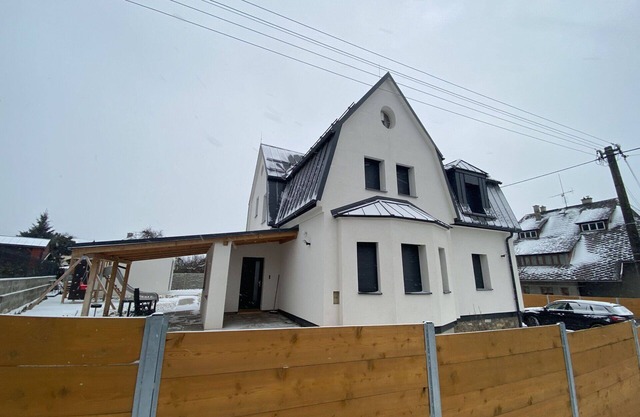 Bonito apartamento en villa para 6 personas con WIFI, TV, terraza y aparcamiento