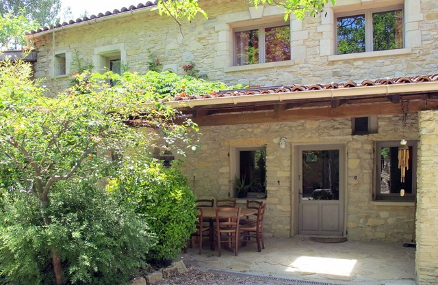 Precioso apartamento en villa con piscina, WIFI, TV, patio, mascotas permitida y vista panorámica