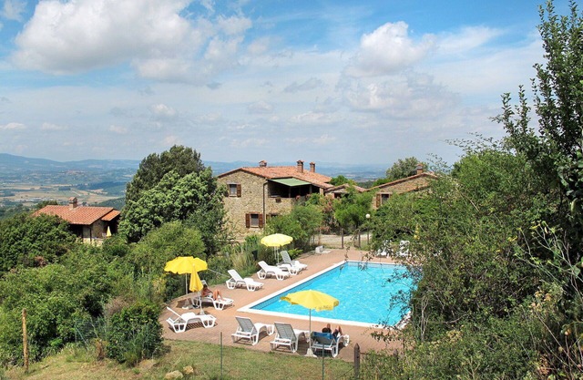 Hermoso apartamento en villa con WIFI, piscina, TV, terraza, mascotas permitida y aparcamiento