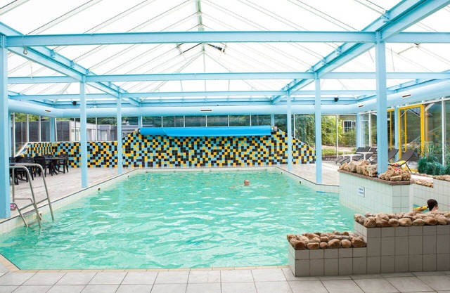 Bonito apartamento en villa para 6 personas con WIFI, piscina, TV, terraza y aparcamiento