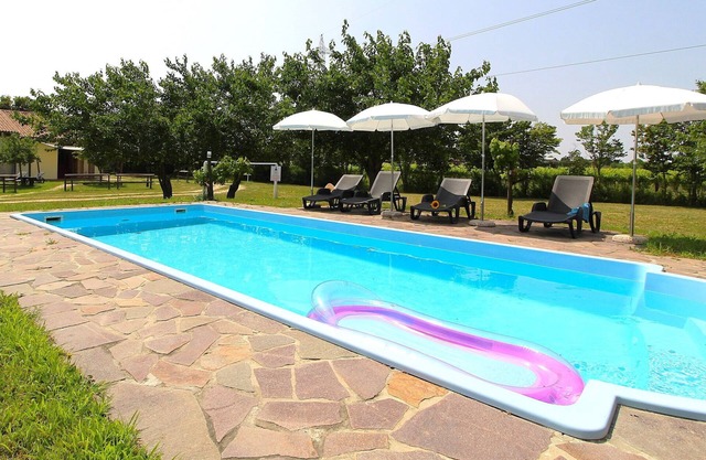 Cosy apartment in villa for 4 people with A/C, pool, WIFI, patio and parking