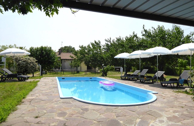 Cosy apartment in villa for 4 people with WIFI, A/C, pool, patio and parking