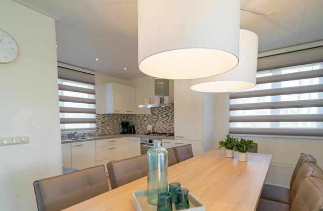 Acogedor apartamento en villa para 10 personas con piscina, WIFI, TV, terraza y aparcamiento