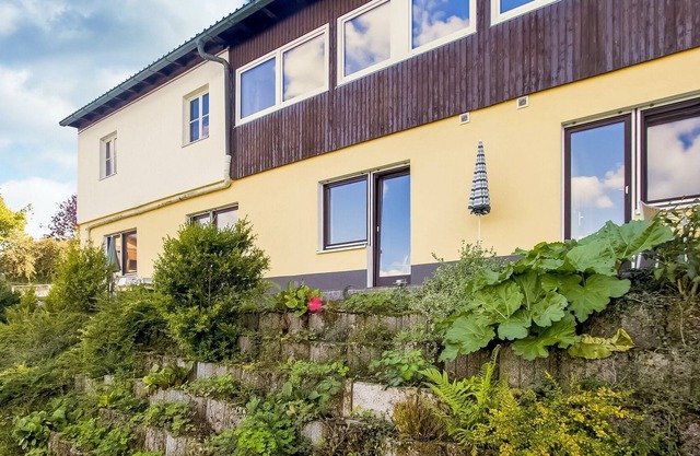 Acogedor apartamento con terraza y zona ajardinada en una zona tranquila junto a un bosque