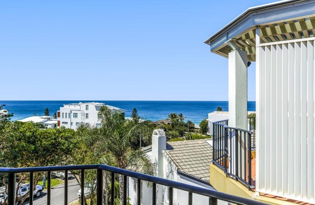 Cosy apartment with ocean views, Sunshine Beach