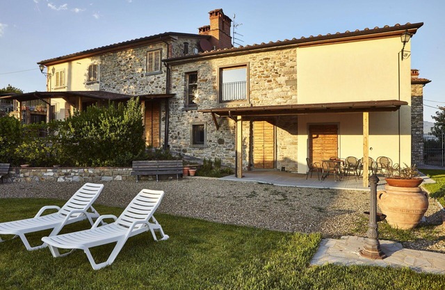 Acogedor apartamento con piscina, WIFI, TV, vista panorámica, aparcamiento, cerca de Arezzo
