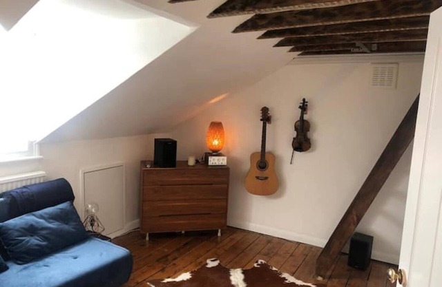 Cosy Arty Central London Flat