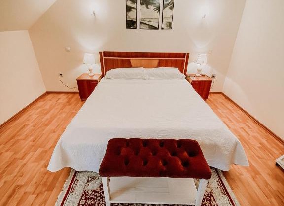 Cosy bedroom for 2 with Balcony in a Family Villa