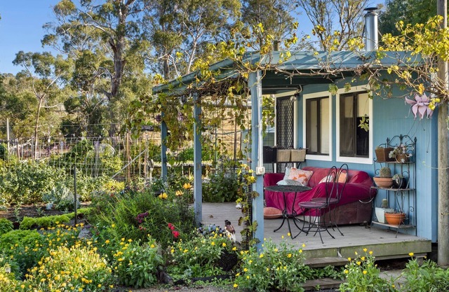 Cosy Bungalow on Tranquil Organic Mini-Farm