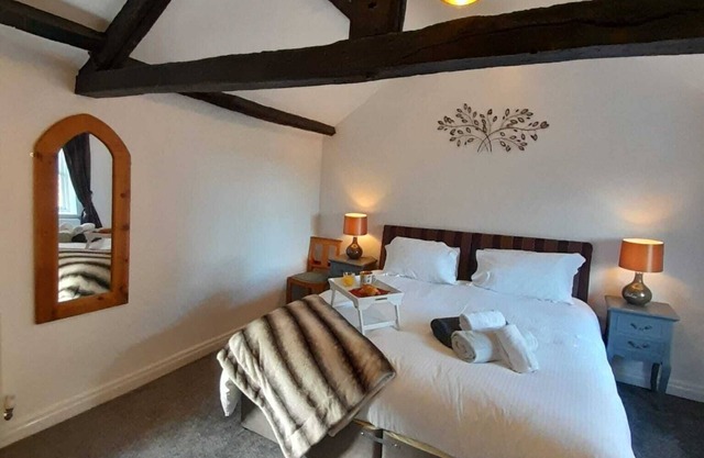 Cosy but spacious, historic cottage on The Red House Estate