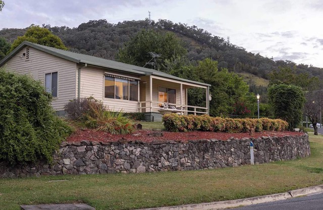 Cosy Candlewick Cottage | A Mount Beauty Delight