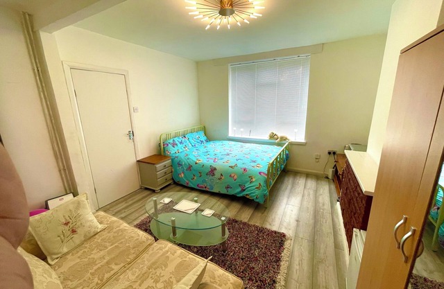 Cosy Carshalton Double Retreat