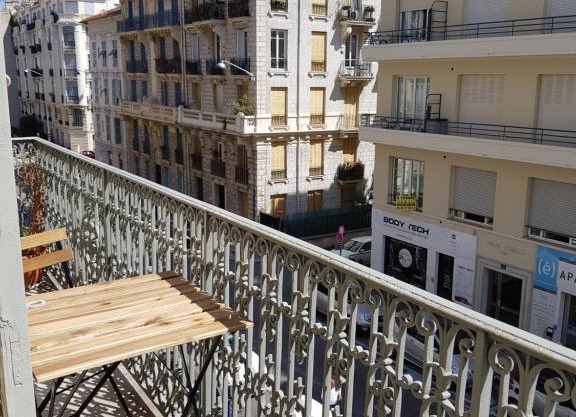 Cosy central studio Nice Rossini large balcony