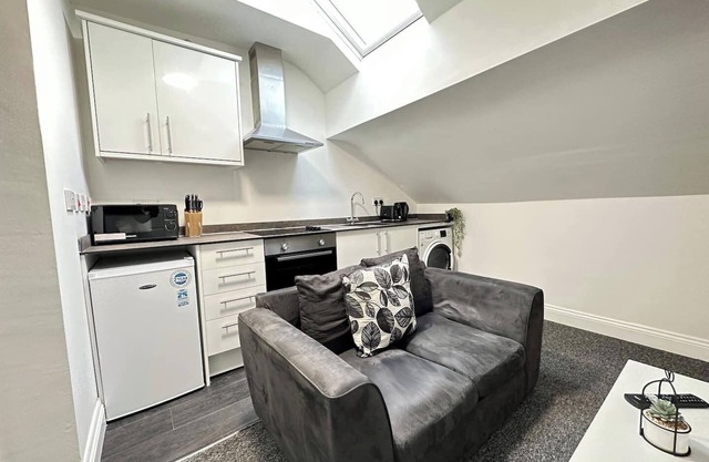 Cosy, Charming 2-Bedroom Oasis