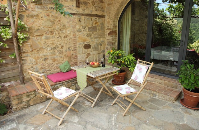 Romántico apartamento de dos habitaciones para 2-3 personas con terraza privada y piscina.