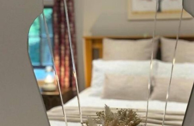 Cosy, comfy & tranquil farm cottage with log fire & country walks from the door