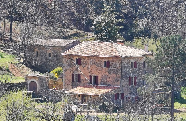 Cosy cottage in old farmhouse