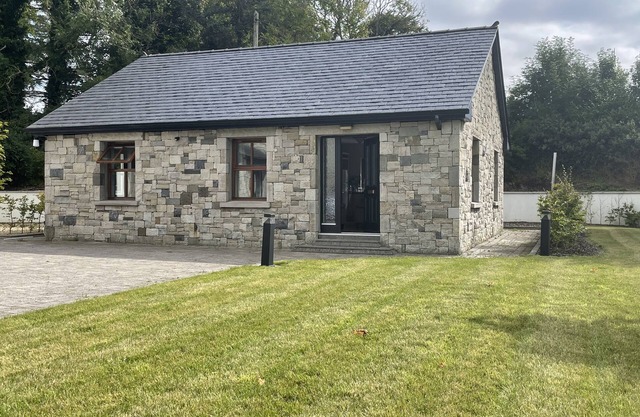 Cosy cottage ideally located in central Mayo perfect for touring, Castlebar 11km
