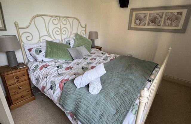 Cosy Cottage Overlooking Malmesbury Abbey