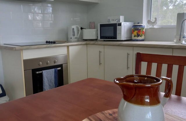 Cosy Country Cottage in Bungadoo. A quiet place to stay and unwind.