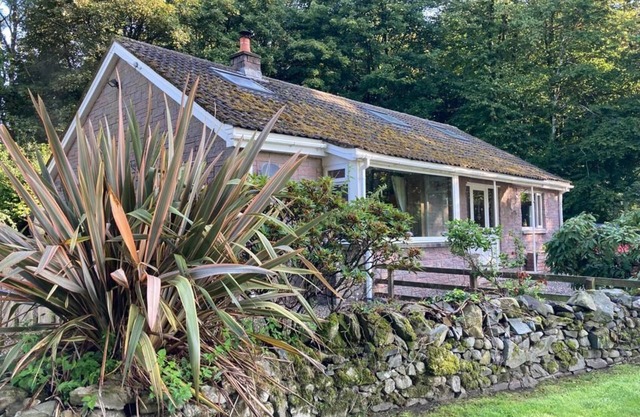 Captivating 6-Bed Cottage on Private Estate