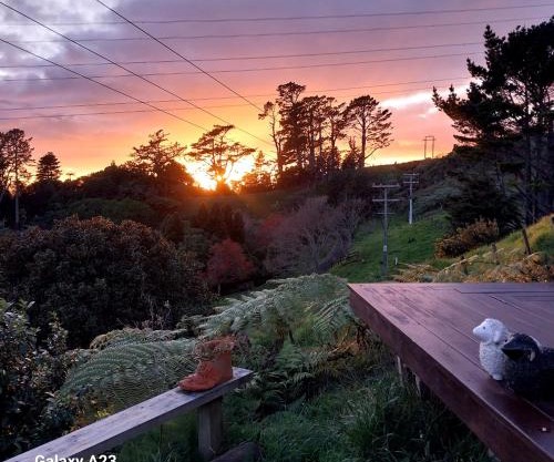 Cosy Country Cottage on a Sunny Hill