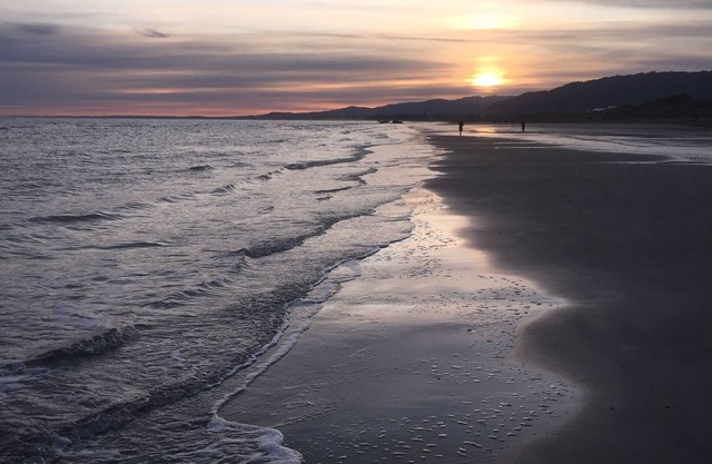 Cosy Cute Beach Cottage - 2 minutes to the BEACH - Wi-Fi